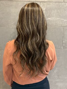 ディスコネクト(DISCO-N-NECT) ハイライトカラー ストレート 艶髪 ブリーチ 30代 ハイトーン