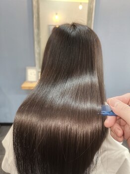 髪質改善に特化した最新トリートメントを導入☆ハイダメージの髪も潤いと艶感溢れる感動の質感で手触りも◎
