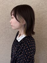 ビファインべクス(Befine becs)&nbsp;切りっぱなしボブ×ベージュのイヤリングカラー