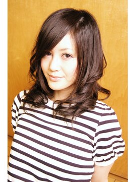 スラッシュ(SLASH) 【SLASH】大人かわいい☆ 艶やかなSカールで魅せるミディヘア