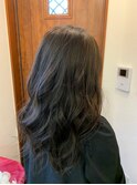暗めマットブラウンのロングヘアー