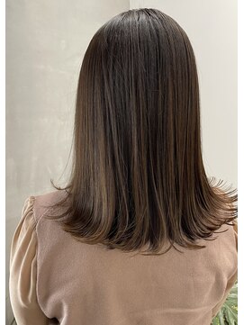 トゥループレイス(true place) 切っぱなしロブ＋グレイパールカラー