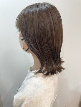 プリヤ(priya) ベージュカラー/透明感