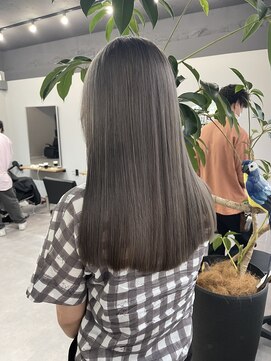 柔らかグレージュ