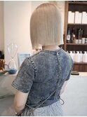 『ハイトーンボブ』ホワイトブロンド/スリークボブ