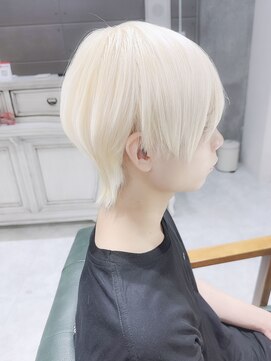 デイズ(days) ホワイトブロンド/ウルフカット　　明治神宮前原宿