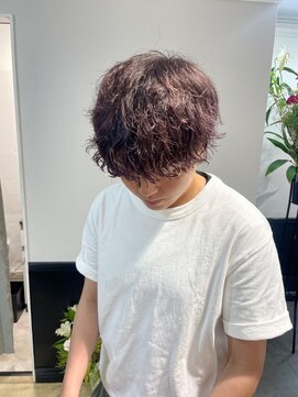 アオ(AO。) 波巻きパーマ/カシスカラー/暖色カラー