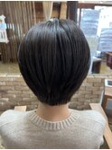 くすみカラーのショートカット
