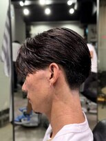 フジヤマ バーバー ショップ(FUJIYAMA BARBER SHOP)&nbsp;テーパーフェード／センターパート