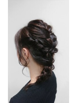 ヴァロア 中村橋店(BAROA) エルサ風編み込みアレンジ