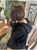 グレージュ耳たぶショートボブ