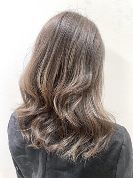 ソルドット バイ オハナ(sol.by ohana) 30代40代５０代女性白髪ぼかしハイライトスタイル　レイヤー