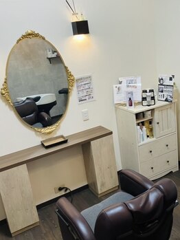 ラシック(La chic)の写真/カウンセリングから仕上げまで"マンツーマン施術"◎理想のスタイルや髪のお悩みもお気軽にご相談ください♪