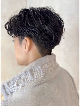 オー(Eau) センターパート/ツーブロック/ニュアンスパーマ