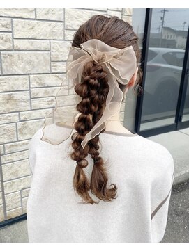 フィオーレ ヘアデザイン(FIORE hair design) 編みおろし ヘアアレンジ ツインヘア
