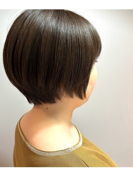 フープ 川越(hoop) オリーブカラーなショートスタイル