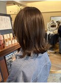 外ハネミディアムヘア×透明感カラー