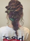 カラフルカラーを生かしたねじりヘアアレンジ☆
