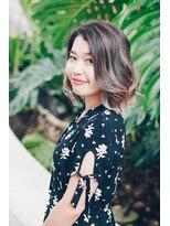 ソーホー ニューヨーク シズオカ(SOHO newyork SHIZUOKA)&nbsp;グレージュカラーのフェミニンカールミディ