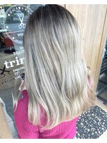 トリニティ(trinity)&nbsp;ハイ透明感2ブリーチカラーパールブロンド【豊見城トリニティ】