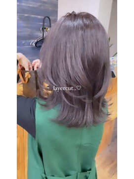 イースブルーレア(Y’s BLUE le'a) layer cut