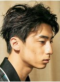 センターパートツイストスパイラルパーマ刈り上げメンズパーマ