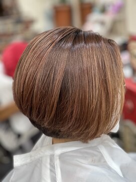 ティービーケー 鶴見店(TBK) 大人ショートボブ　丸みショート　白髪ぼかし