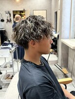 ムード カナザワ(mood kanazawa)&nbsp;ツイスパ刈り上げマッシュ　ハイライト