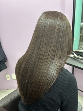 赤みを抑えたオリーブブラウンカラー！