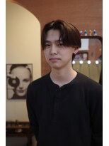 エディ(Edy)&nbsp;メンズセンターパートニュアンスパーマブラウンカラー韓国ヘア