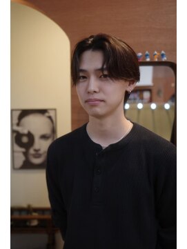 エディ(Edy) メンズセンターパートニュアンスパーマブラウンカラー韓国ヘア