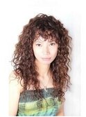ロングヘアーのスパイラルパーマ