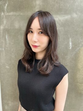 カエルムアヴェダ(CAELUM AVEDA) 甘さをおさえて女子度をUP。無造作レイヤースタイル。