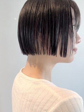 ケリーアン 太田(kelly.un) ストレートミニボブ / ぱっつん前髪 / 切りっぱなしボブ