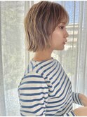 切りっぱなしボブハイトーンベージュボブ