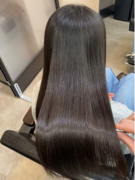 シンカ(shinka) 20代 うる艶ストレート+チョコレートカラー