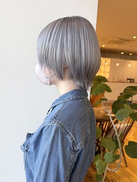 ルッツ(Lutz. hair design) 【髪質改善ブリーチ】ホワイトシルバー【千代田彩夏】7/4