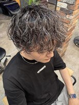 ルーナヘアー(LUNA hair)&nbsp;メンズ パーマ スペインカール ホワイトメッシュ フェード 30代