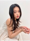 くびれ顔まわりレイヤーカット大人かわいいオリーブヘア20代30代