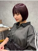 深めレッドカラー×ミニボブで大人っぽく！/yuka