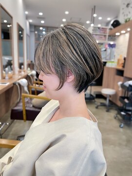 ピークス(PEAKS) 大人ショートボブセンターパート耳かけボブハイライト恵比寿