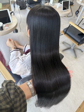 ジーナ 福岡天神(Zina) ミディアムヘア/暗めカラー/デザインカラー/髪質改善