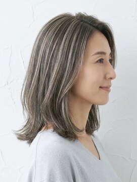 と和 巣鴨 【40代上品】白髪ぼかしハイライト＆かき上げ外ハネロブ