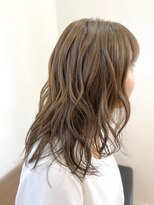 ノチ(Noci)&nbsp;【志治幸佳】カーキベージュで透明感+大人かわいい