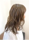 【志治幸佳】カーキベージュで透明感+大人かわいい