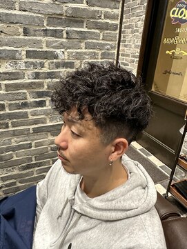 ミリオンバックス 御徒町店(Million Backs) スペインカール/フェード/マッシュ<理容室>[メンズ/眉毛]