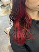 トッカ ヘアアンドトリートメント 難波店 鮮やかなサイドインナーカラーが華やか♪