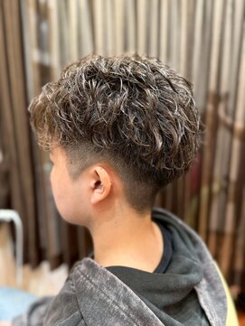 美容室ヒラトヤ 都南店 チョコレートベージュ20代ツイストスパイラルパーマツーブロック