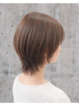 カットワークススリックバイフェローズ(CUT WORKS SLICK by fellows) くびれシルエット×透け感ベージュショート