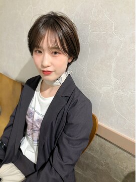 クシェル(kuschel) お洒落な前髪ありショートボブ